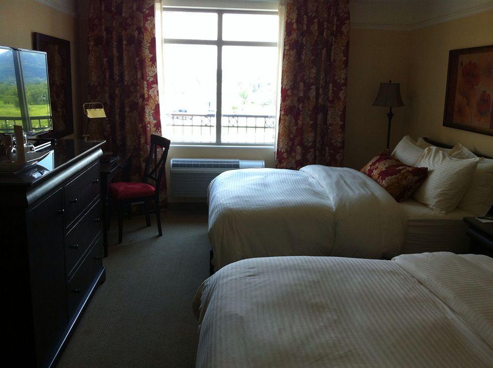 Le St-Martin Hotel & Suites Laval Exterior foto