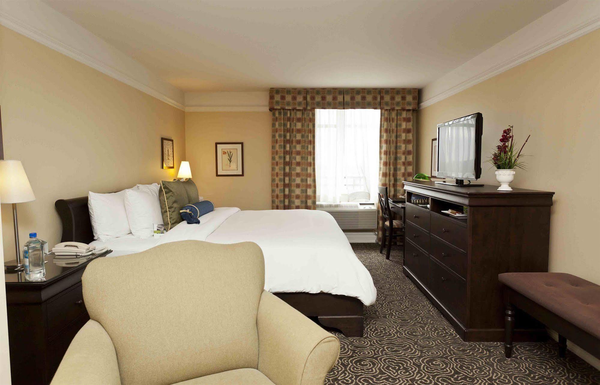 Le St-Martin Hotel & Suites Laval Exterior foto