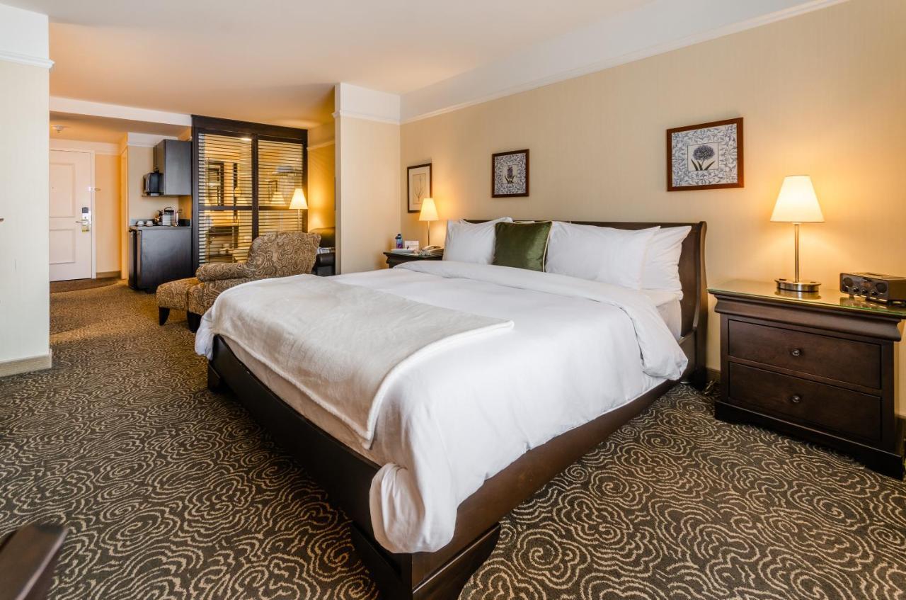 Le St-Martin Hotel & Suites Laval Exterior foto