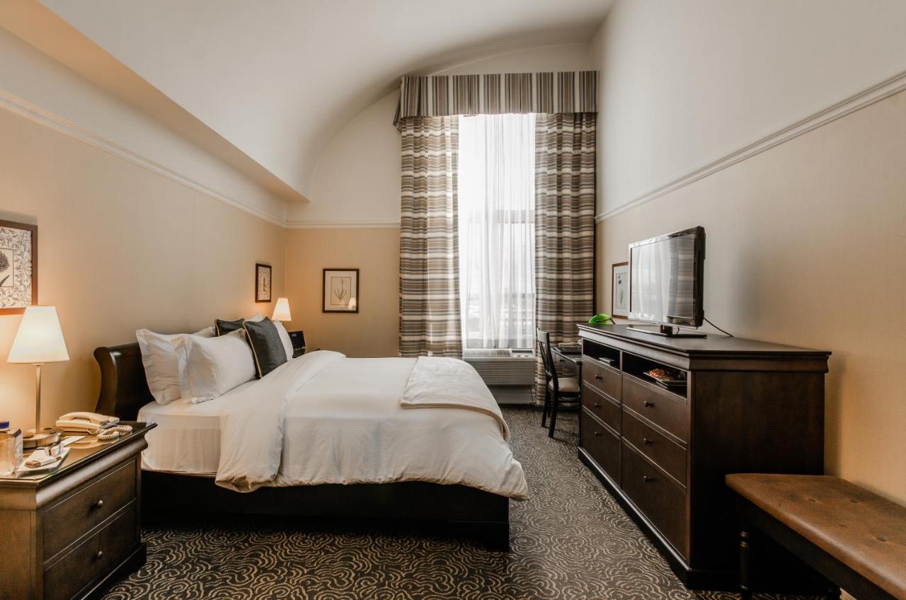 Le St-Martin Hotel & Suites Laval Exterior foto