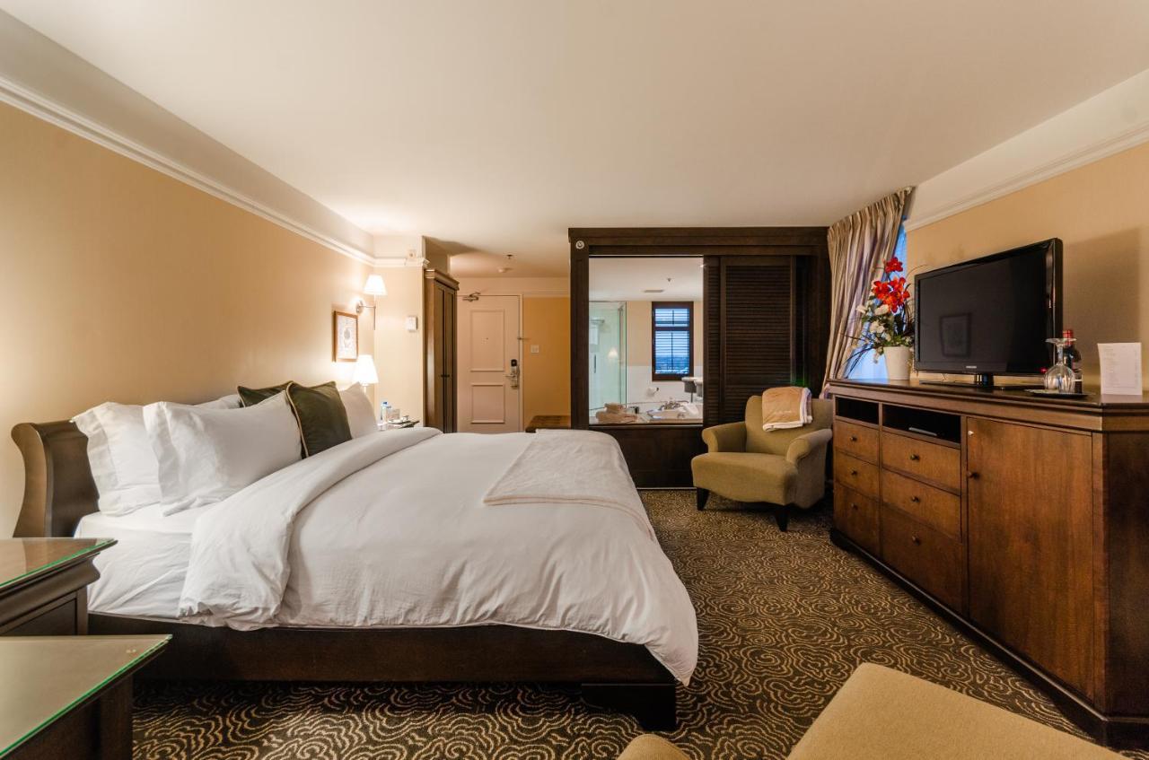 Le St-Martin Hotel & Suites Laval Exterior foto