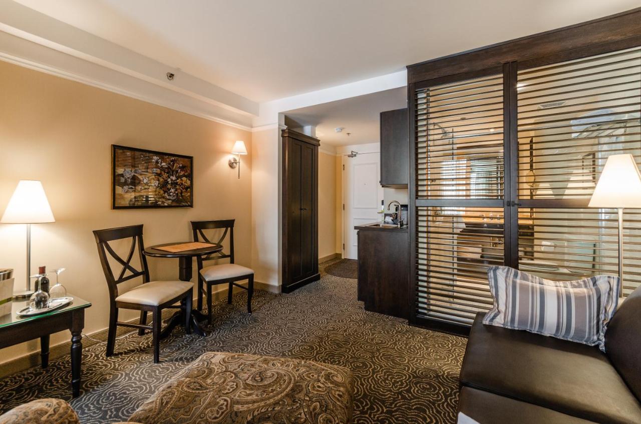 Le St-Martin Hotel & Suites Laval Exterior foto