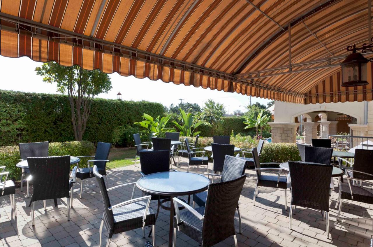 Le St-Martin Hotel & Suites Laval Exterior foto