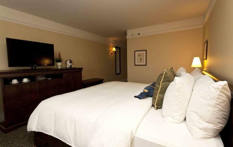 Le St-Martin Hotel & Suites Laval Exterior foto