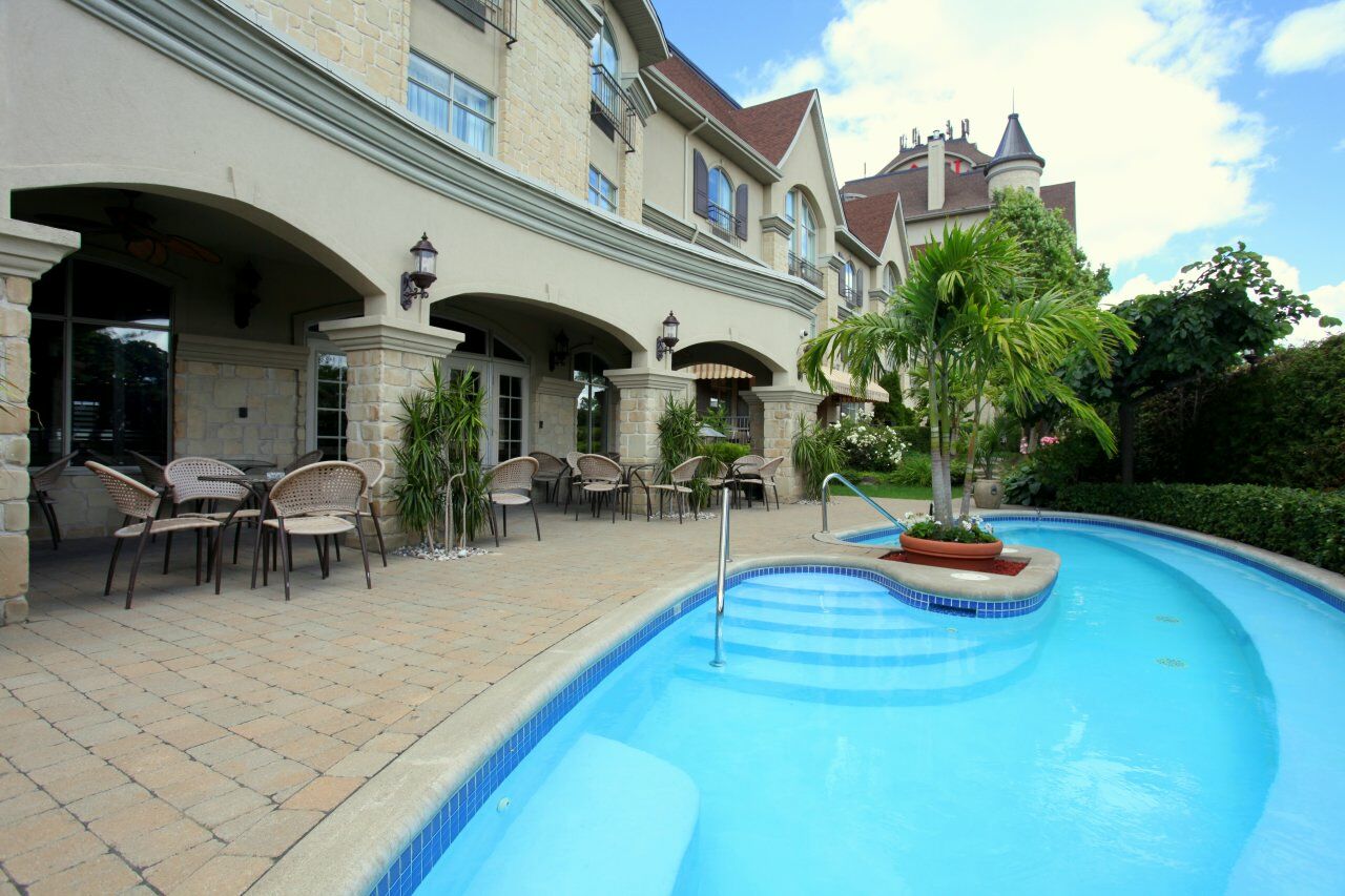 Le St-Martin Hotel & Suites Laval Exterior foto