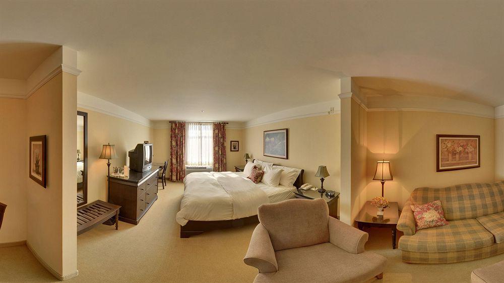 Le St-Martin Hotel & Suites Laval Exterior foto